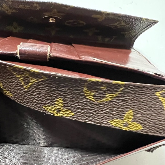 LOUIS VUITTON LV Wallet - Picture 8 of 12